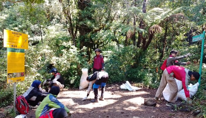 Operasi Bersih Gunung Gede Pangrango Jalur Selabintana: Wujud Nyata Cinta Alam dari Mapala Sukabumi