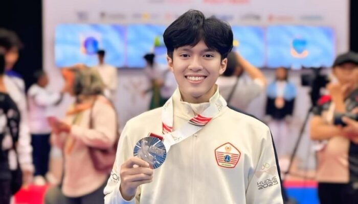 Tampil Memukau di PON 2025, Mahasiswa UNM Raih Medali Perak Taekwondo