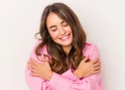 Self Love dan Self Improvement: Dua Sisi dari Perjalanan Menjadi Diri Sendiri | Sumber: www.psychologs.com