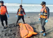 Tiga Hari Terseret Ombak, Nelayan Tegalbuleud Akhirnya Ditemukan di Pesisir Buniasih | Sumber: Sukabumi Ku
