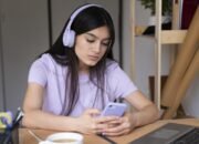 Apakah Belajar Sambil Scroll TikTok Itu Efektif
