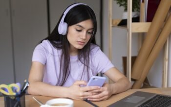 Apakah Belajar Sambil Scroll TikTok Itu Efektif