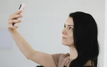 Lebih dari Sekadar Cermin: Menemukan Makna Cantik yang Sesungguhnya | Sumber: BBC