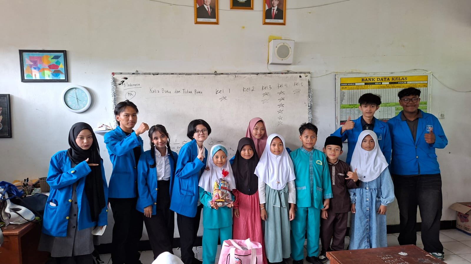 Pelaksanaan Mengenalkan Persatuan Indonesia kepada Anak-Anak Lewat Belajar yang Menyenangkan dan Memberikan Hadiah | Sumber: Doc. Istmewa