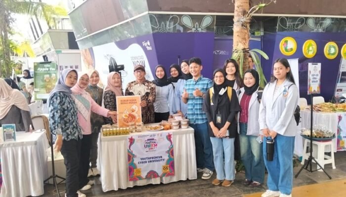 Inovasi Mahasiswa Cyber University Ramaikan Festival UMKM Sinarmas Land 2025