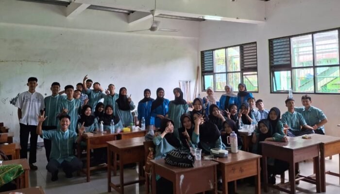 Edukasi Personal Branding oleh Mahasiswa UBSI di SMAN 1 Pelabuhan Ratu