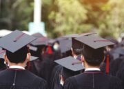 Masih Ragu Kuliah? Data Gaji Sarjana 2025 Jawab Mitos Era Digital | Doc: Istimewa