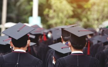 Masih Ragu Kuliah? Data Gaji Sarjana 2025 Jawab Mitos Era Digital | Doc: Istimewa