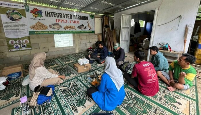 Pelatihan Desain Kemasan dan Foto Digital Perkuat Branding Produk Maggot IPPEC