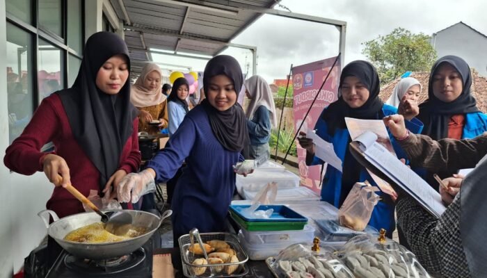 Pengalaman Mahasiswa Hidupkan Suasana Entrepreneur Fair 2025 UBSI Kampus Sukabumi