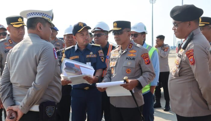 Kapolda Jabar Tinjau Pantai Sukabumi Jelang Nataru: Fokuskan Pengamanan & Target Zero Accident