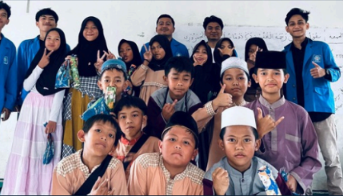 Mahasiswa Dorong Pembentukan Karakter Anak Lewat Edukasi Moral di Madrasah Anwariyah