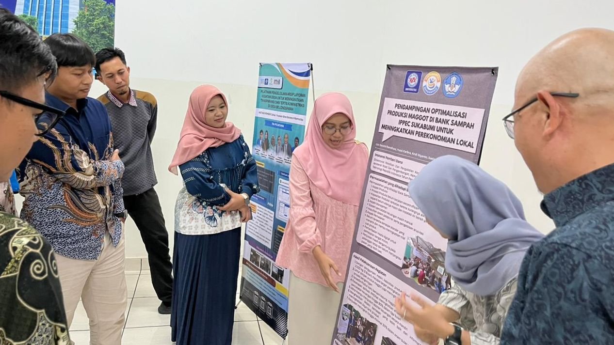 Dosen SIA UBSI Sukabumi menyajikan capaian riset dan pengabdian. | Doc Istimewa