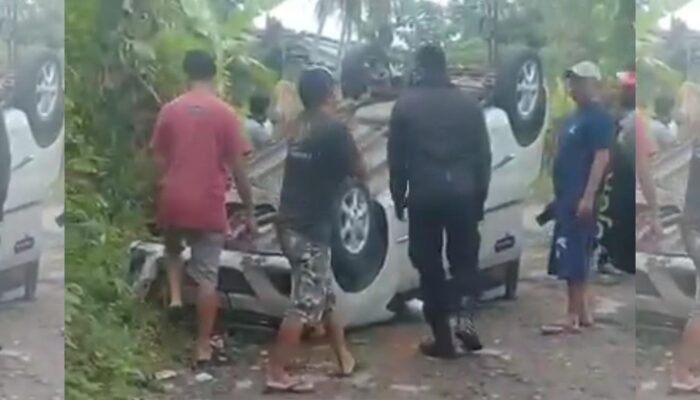 Hilang Kendali! Mobil Daihatsu Ayla Terbalik di Jalur Tanjakan Cipetir Sukabumi