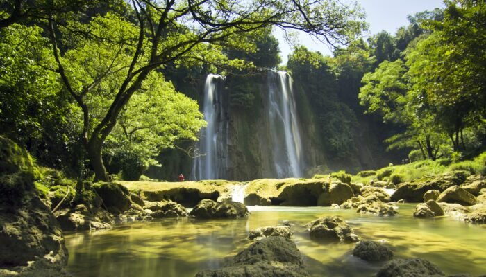 Pesona Alam Curug Cikaso! Ikon Wisata Air Terjun di Sukabumi