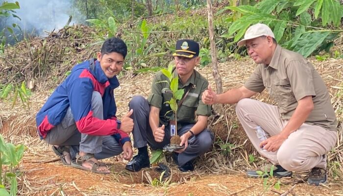 JBZ Kabupaten Sukabumi dan CDK Wilayah III Tanam Harapan Lewat Penghijauan Berbasis Geotagging