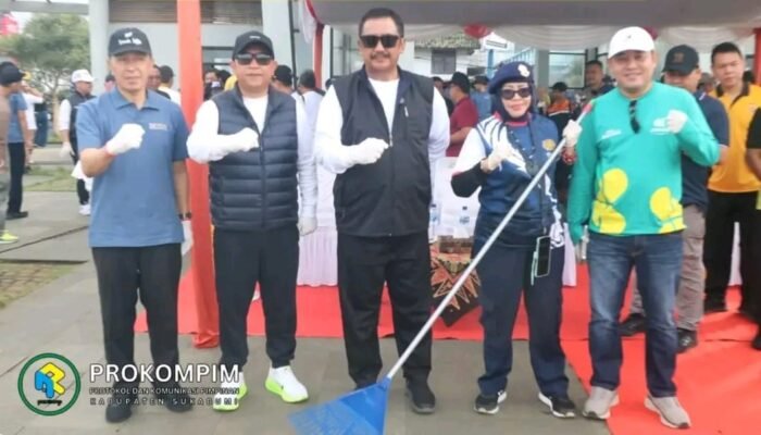 Bupati Sukabumi Pimpin Aksi Bersih Pantai di Palabuhanratu