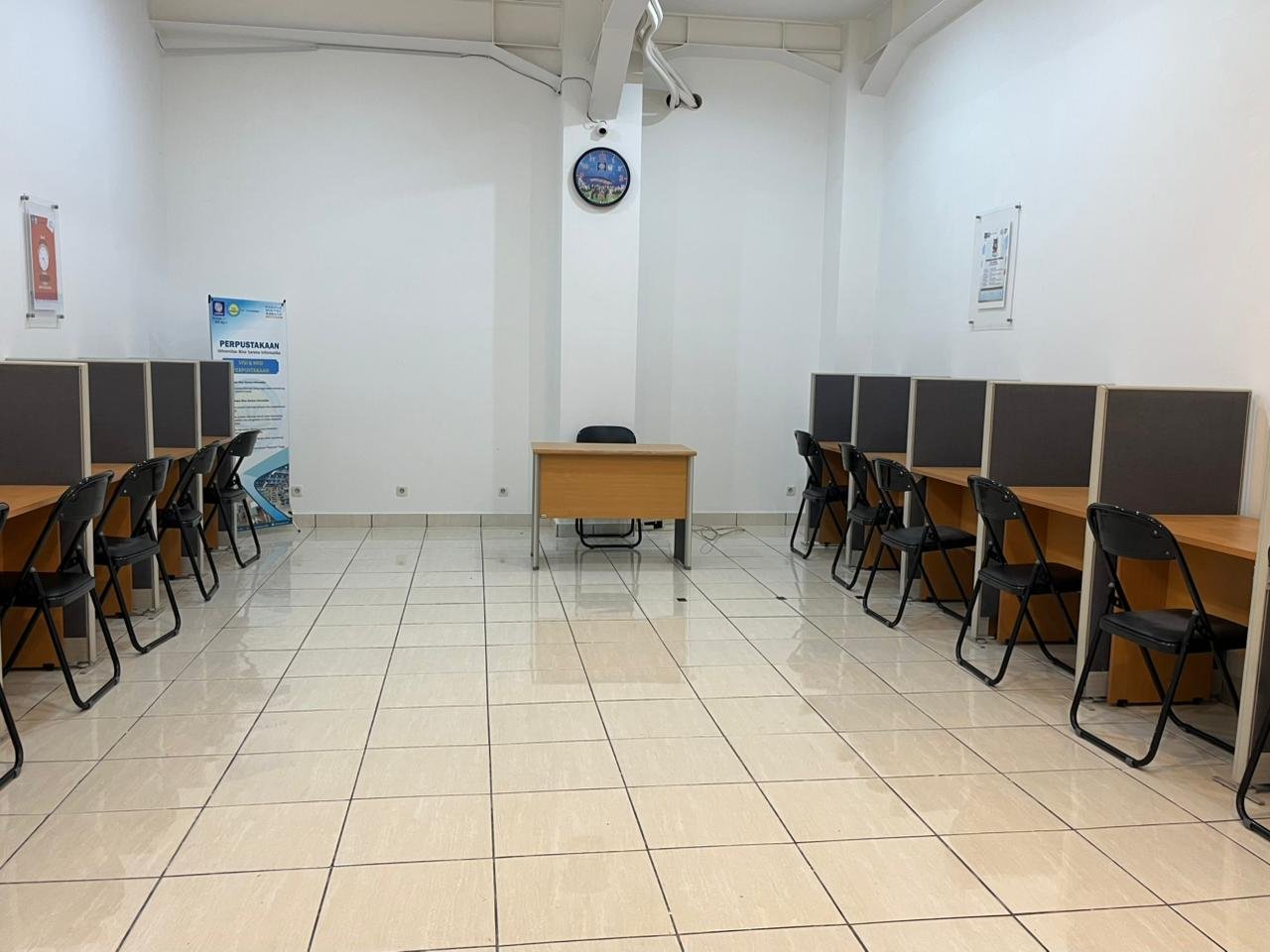 Suasana ruang baca perpustakaan yang nyaman dan tenang untuk mendukung aktivitas belajar mahasiswa. | Doc: Istimewa