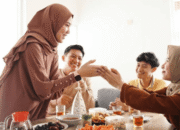 Tradisi Halal Bihalal dalam Perspektif Islam dan Budaya Indonesia