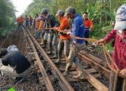 Jalur Rel Longsor Ganggu Perjalanan KA Siliwangi Sukabumi