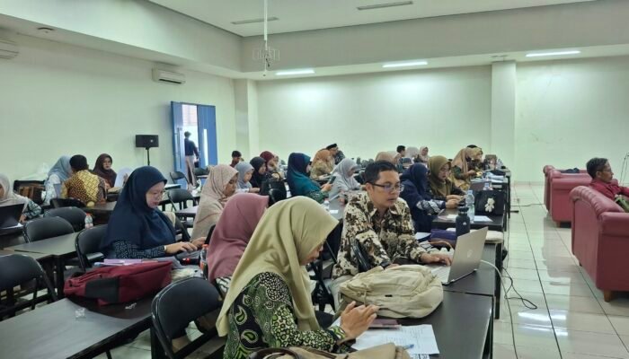 Penguatan Literasi dan Soal TKA di Workshop MGMP IPA Sukabumi