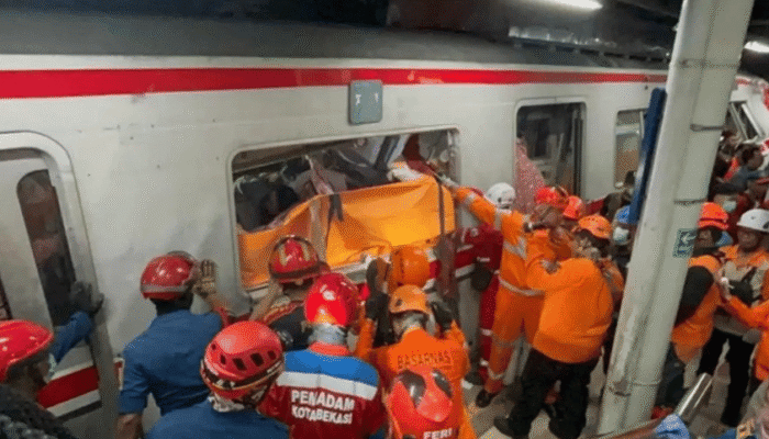 Bekasi Timur Tabrakan KA, 15 Tewas dan Puluhan Terluka