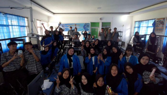 Mahasiswa UBSI Sukabumi Kenalkan Power BI kepada Siswa SMK Pertanian 1 Sukaraja
