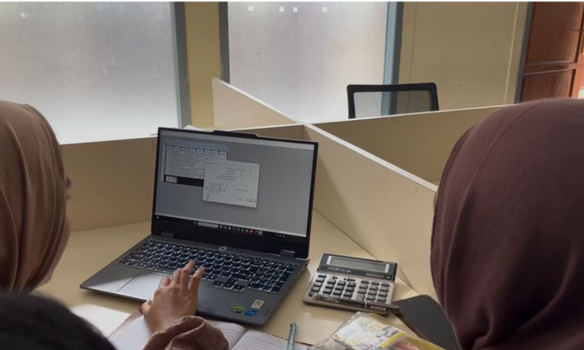 Peserta mempraktikkan penggunaan aplikasi ABSS secara langsung selama pelatihan berlangsung. | Doc: Istimewa