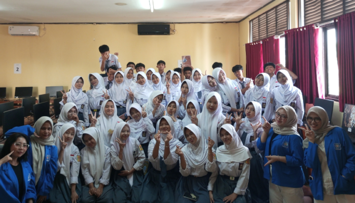 Belajar Analisis Data dengan Power BI, Siswa SMAN 1 Cisaat Antusias Ikuti Pelatihan