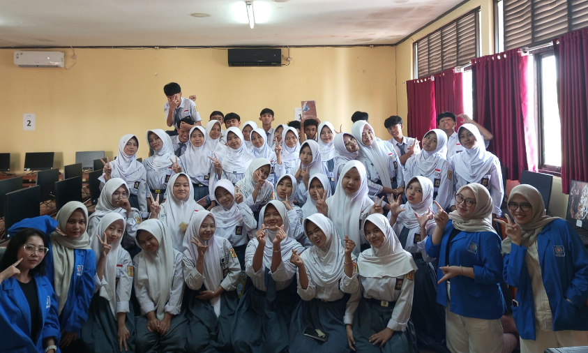 Mahasiswa Kenalkan Microsoft Power BI kepada Siswa SMAN 1 Cisaat | Doc. Istimewa