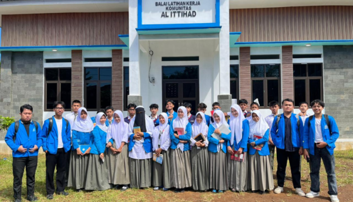 Pengabdian Masyarakat Dorong Kompetensi Digital Siswa SMK