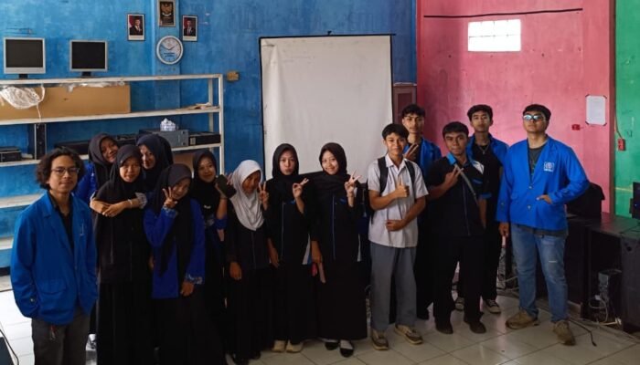 Tingkatkan Literasi Digital, Mahasiswa Kenalkan Business Intelligence Kepada Siswa SMK Al Husaeniyah