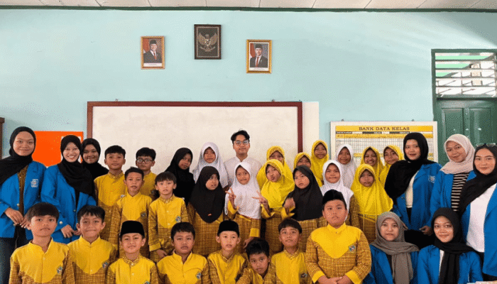 Literasi Digital Jadi Fokus PKM Mahasiswa UBSI di SD Sriwidari 1