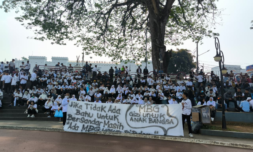 Aksi Dukungan MBG di Lapang Merdeka Kota Sukabumi.
