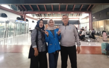 Bella Amalia bersama orang tua sebelum berangkat ke Bangkok