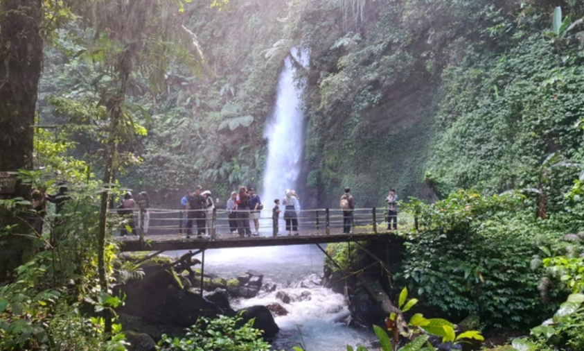 Curug Sawer, salah satu curug di Sukabumi yang berada di kawasan Situ Gunung
