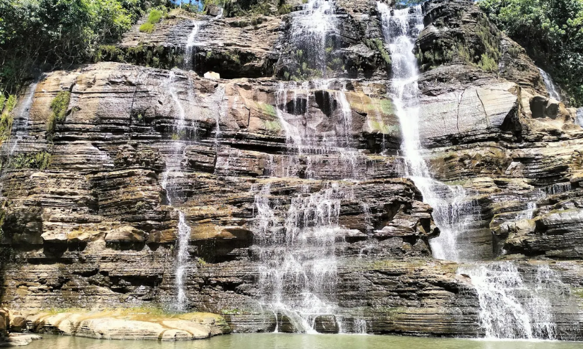 Curug Cigangsa, Curug Sukabumi dengan air terjun bertingkat.