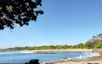 Pantai Ombak Tujuh di kawasan Ujung Genteng Sukabumi.