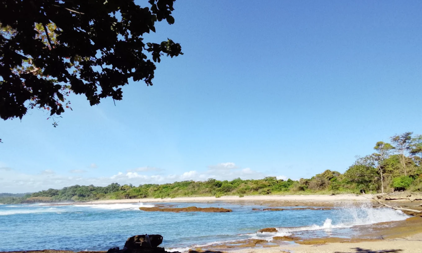Pantai Ombak Tujuh di kawasan Ujung Genteng Sukabumi.