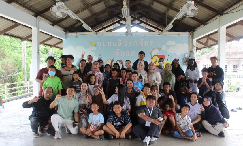 Delegasi UBSI Kenalkan Budaya Lewat Permainan di Thailand melalui International Community Service.
