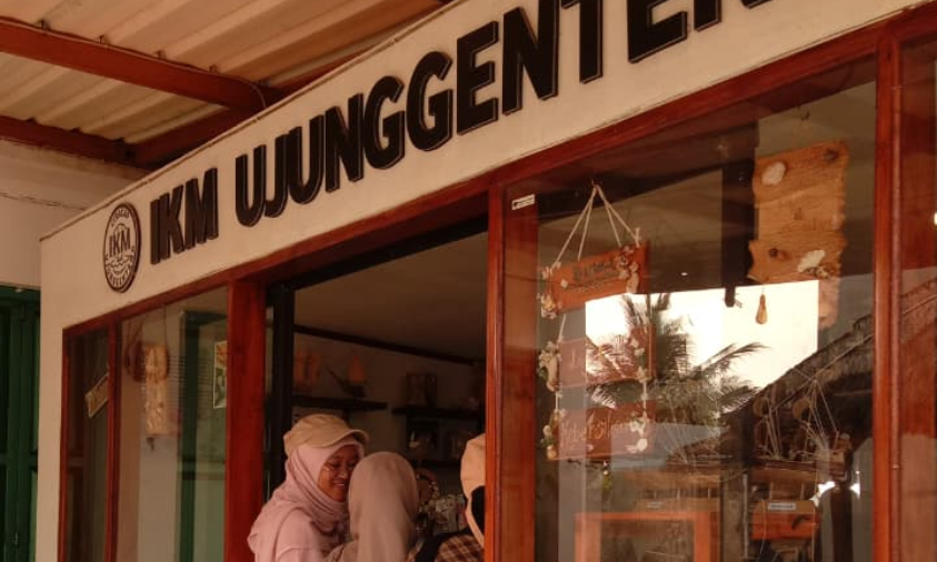 IKM Ujunggenteng Olah Limbah Pesisir Jadi Kerajinan Bernilai Ekonomi