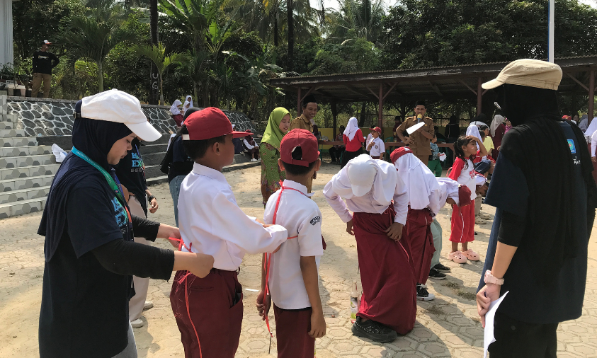 Mahasiswa Bantu Persiapan Perayaan Kemerdekaan