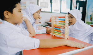 Sekolah Islam Kurikulum Cambridge di Depok, Perpaduan Pendidikan Karakter dan Global | Sumber: Canva.com