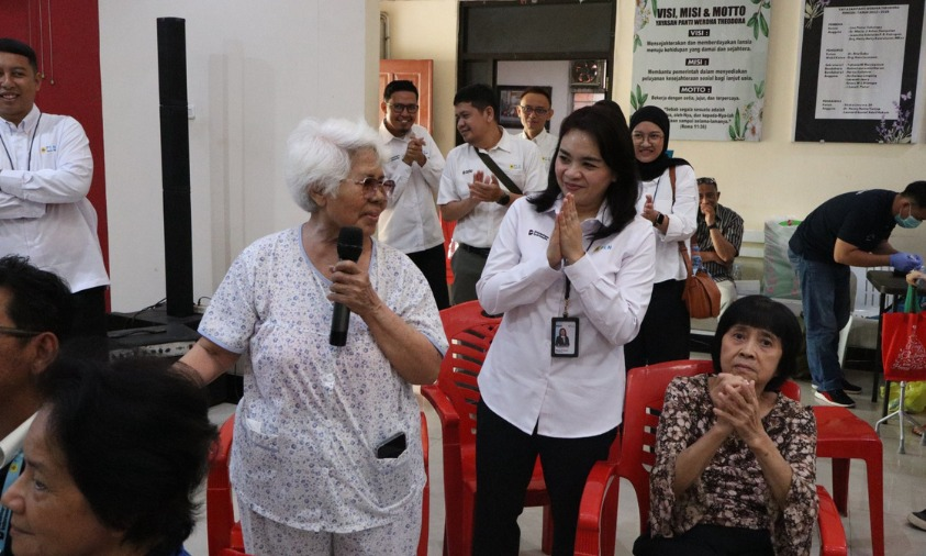 HUT Ke-26 PLN Icon Plus Berbagi untuk Lansia Panti Werdha Theodora Makassar | Sumber: Dok. Istimewa
